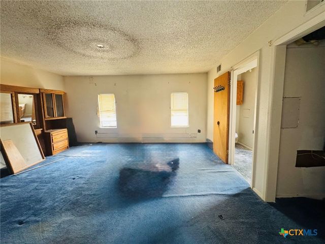2402 Oak Drive, Gatesville, TX 76528