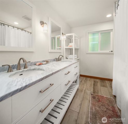 27518 Sandy Shores Drive SW, Vashon, WA 98070