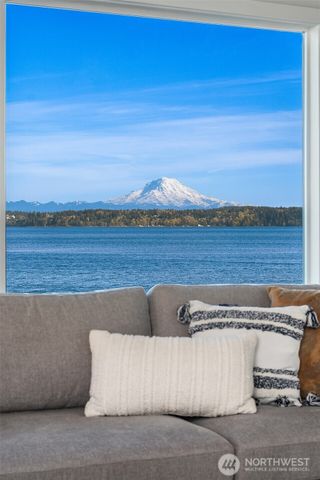27518 Sandy Shores Drive SW, Vashon, WA 98070