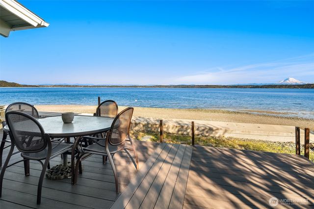 27518 Sandy Shores Drive SW, Vashon, WA 98070