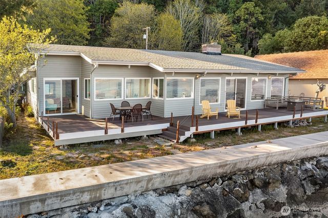 27518 Sandy Shores Drive SW, Vashon, WA 98070