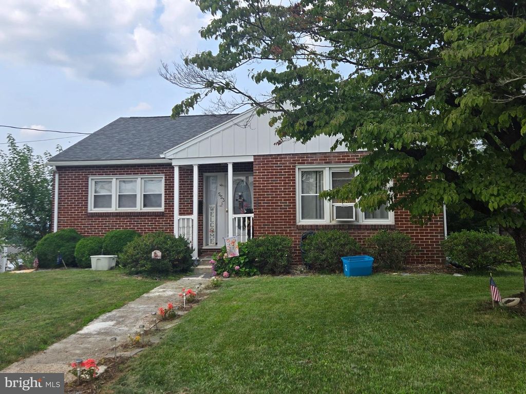 553 E MAIN ST, Dallastown, PA 17313