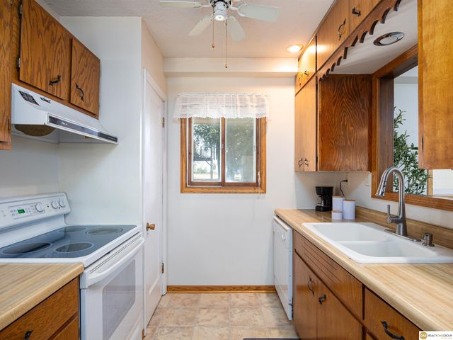 S-1032 Platte Shore Drive, Fremont, NE 68025