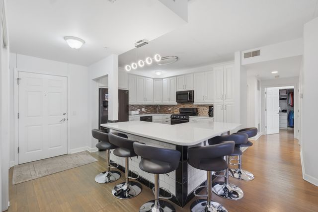 9670 Franklin Avenue 411, Franklin Park, IL 60131