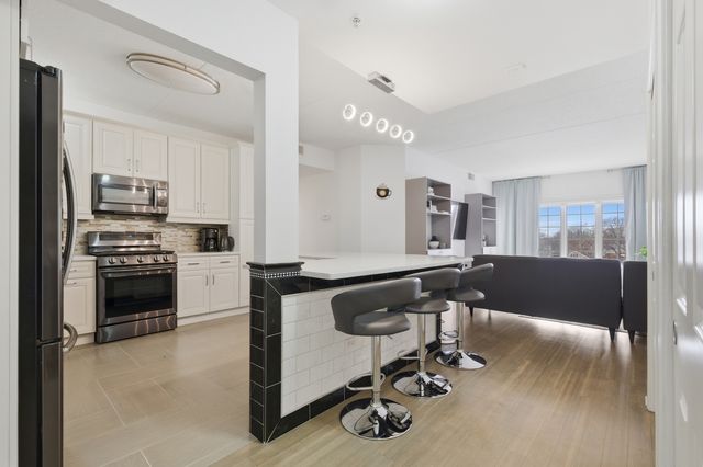 9670 Franklin Avenue 411, Franklin Park, IL 60131