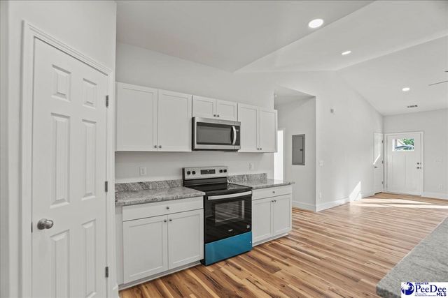 1012 Greenleaf Rd, Hartsville, SC 29550