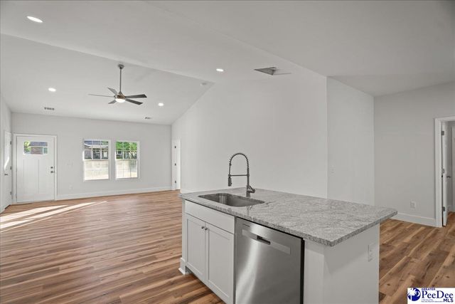 1012 Greenleaf Rd, Hartsville, SC 29550