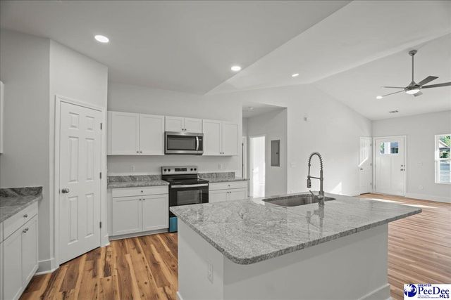 1012 Greenleaf Rd, Hartsville, SC 29550