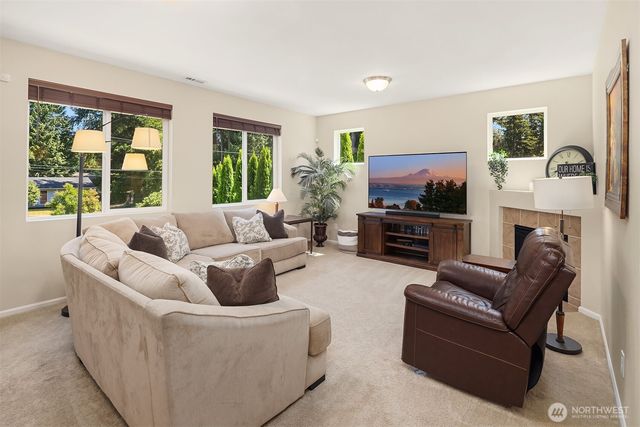 26 Meadow Place SE, Everett, WA 98208