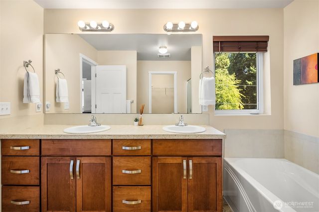 26 Meadow Place SE, Everett, WA 98208