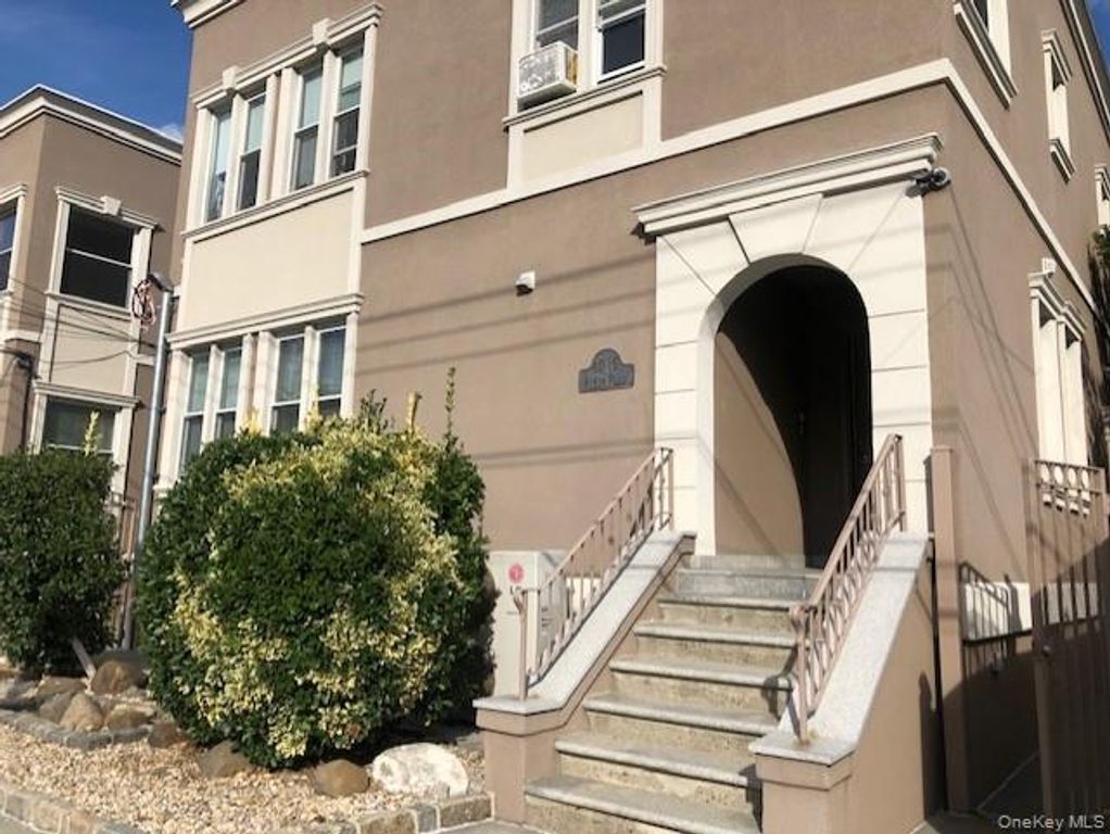 40-15 214th Place 2R, Bayside, NY 11361