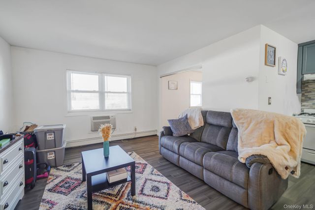 260 Waverly Avenue 33, Patchogue, NY 11772