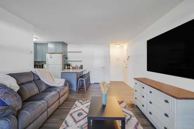 260 Waverly Avenue 33, Patchogue, NY 11772