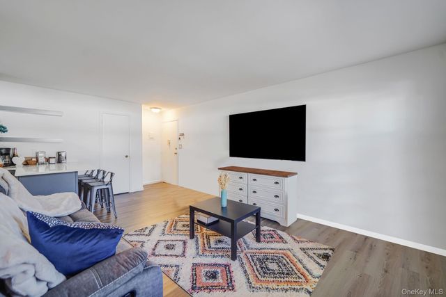 260 Waverly Avenue 33, Patchogue, NY 11772