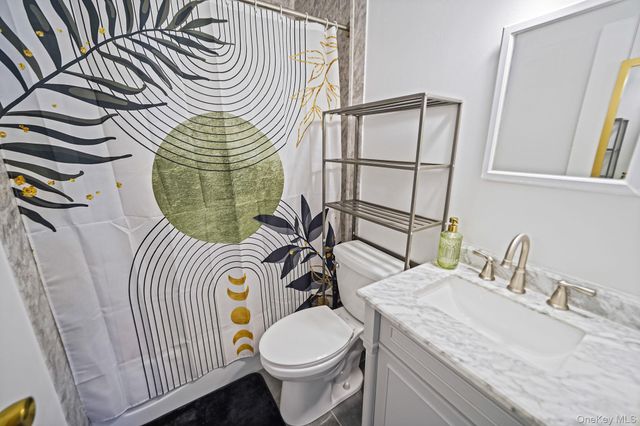 260 Waverly Avenue 33, Patchogue, NY 11772