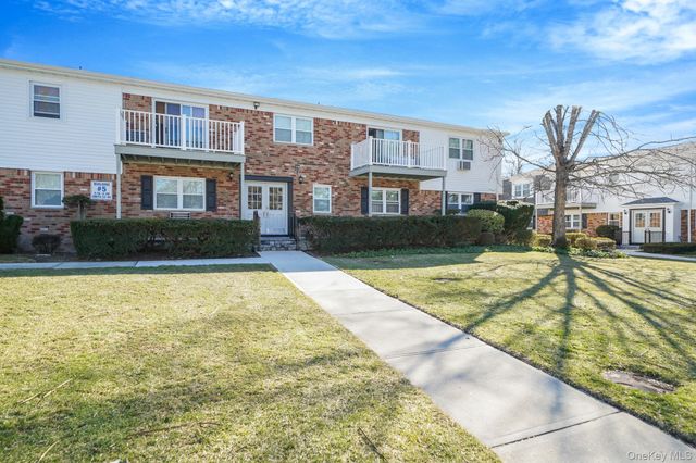 260 Waverly Avenue 33, Patchogue, NY 11772