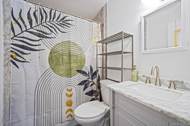 260 Waverly Avenue 33, Patchogue, NY 11772