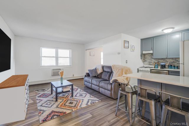 260 Waverly Avenue 33, Patchogue, NY 11772