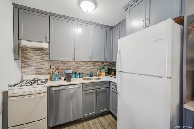 260 Waverly Avenue 33, Patchogue, NY 11772