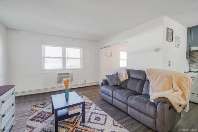 260 Waverly Avenue 33, Patchogue, NY 11772