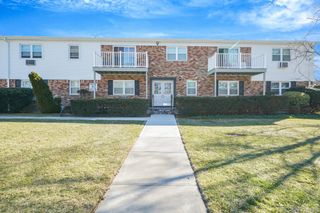 260 Waverly Avenue 33, Patchogue, NY 11772