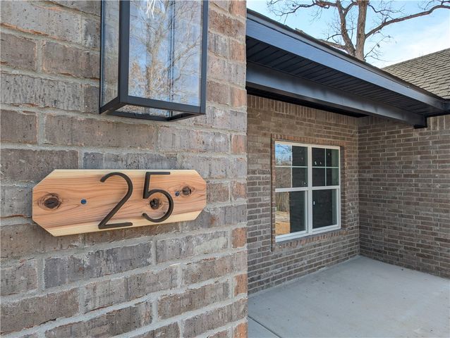 25 Thornaby Drive, Bella Vista, AR 72714