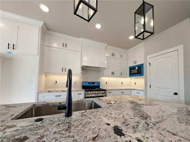 25 Thornaby Drive, Bella Vista, AR 72714