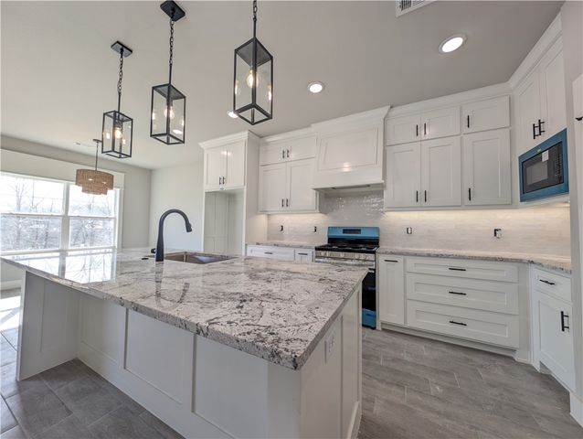 25 Thornaby Drive, Bella Vista, AR 72714