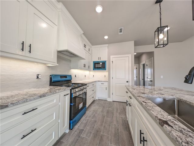 25 Thornaby Drive, Bella Vista, AR 72714