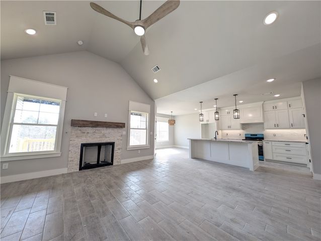 25 Thornaby Drive, Bella Vista, AR 72714