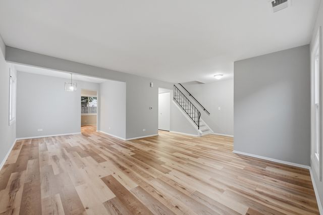 5039 Chambers Drive, Hoffman Estates, IL 60010