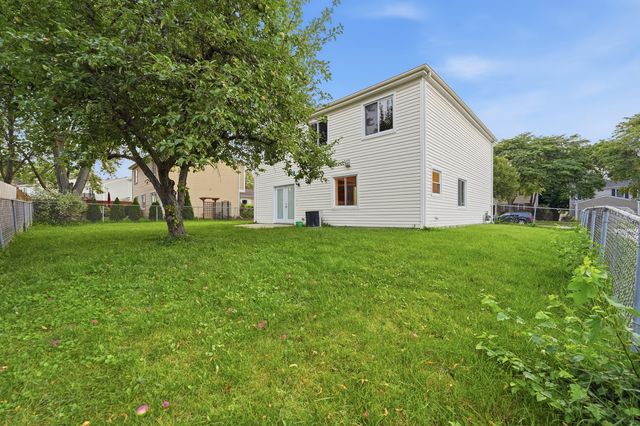 5039 Chambers Drive, Hoffman Estates, IL 60010