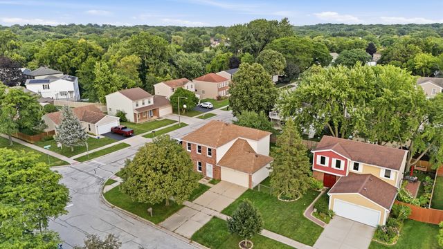 5039 Chambers Drive, Hoffman Estates, IL 60010