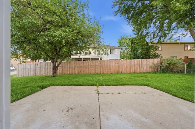 5039 Chambers Drive, Hoffman Estates, IL 60010