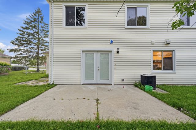 5039 Chambers Drive, Hoffman Estates, IL 60010
