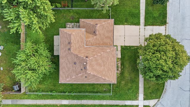 5039 Chambers Drive, Hoffman Estates, IL 60010