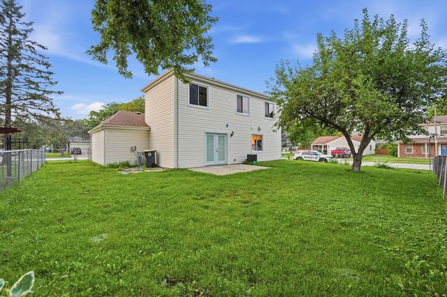 5039 Chambers Drive, Hoffman Estates, IL 60010