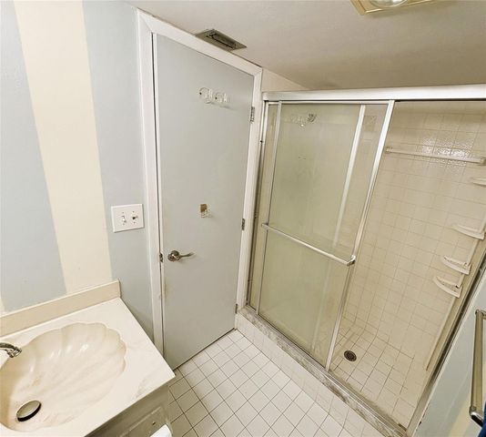 3940 Inverrary Boulevard 701a, Lauderhill, FL 33319