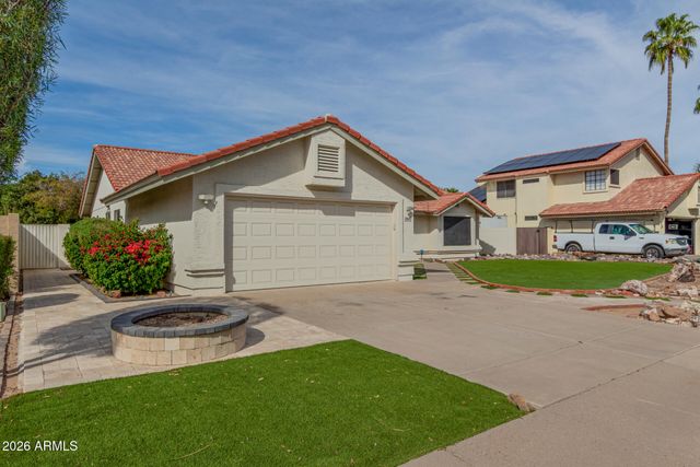 832 N ALVARO Circle, Mesa, AZ 85205