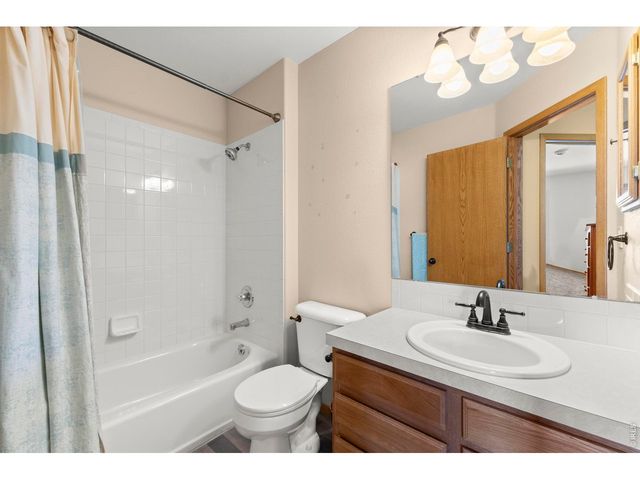 302 E 40th St, Loveland, CO 80538