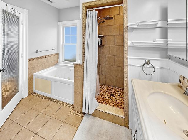 316 Bowdoin St, Winthrop, MA 02152