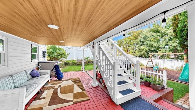 316 Bowdoin St, Winthrop, MA 02152