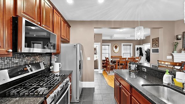 316 Bowdoin St, Winthrop, MA 02152