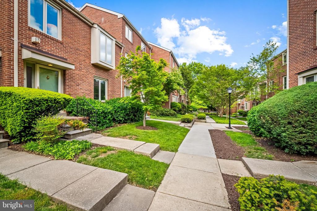 Image 3 of property listing at 256 WAXTER WAY, Baltimore, MD 21217