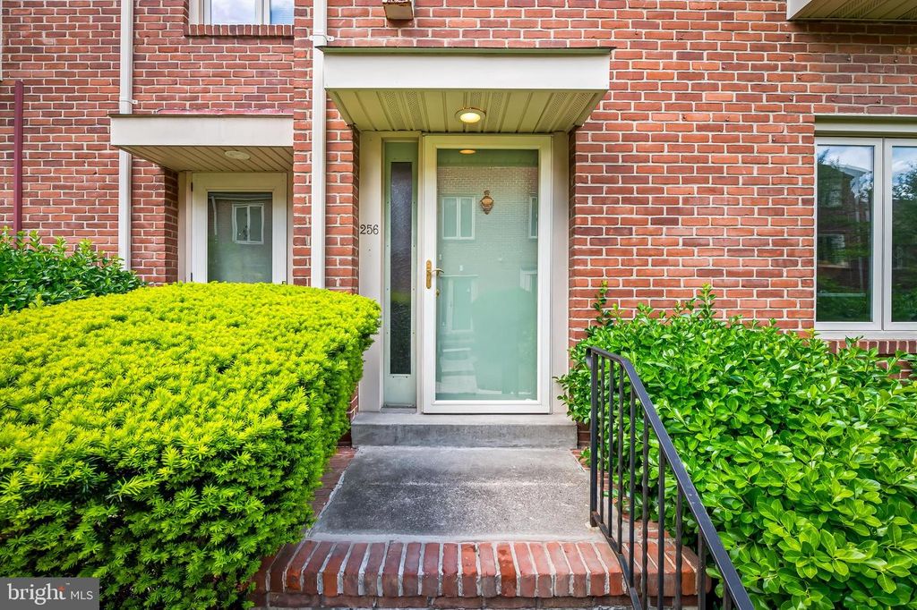 Image 4 of property listing at 256 WAXTER WAY, Baltimore, MD 21217