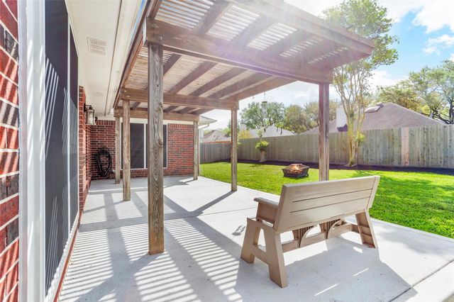 3113 Watercastle Court, League City, TX 77573