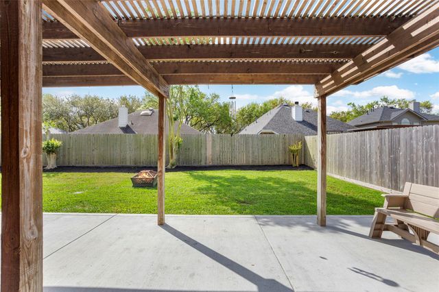 3113 Watercastle Court, League City, TX 77573