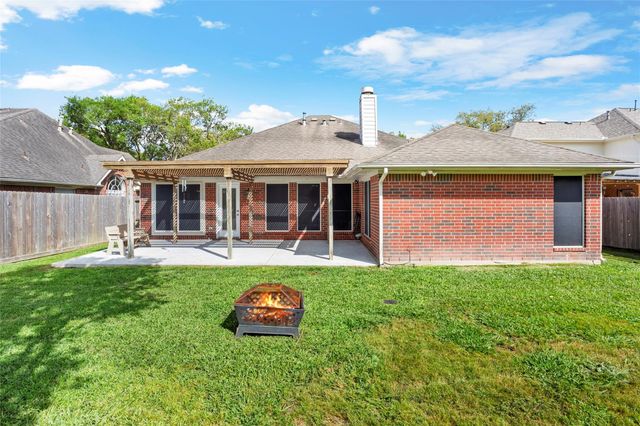 3113 Watercastle Court, League City, TX 77573