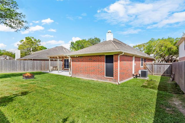 3113 Watercastle Court, League City, TX 77573