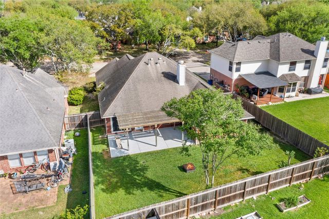 3113 Watercastle Court, League City, TX 77573